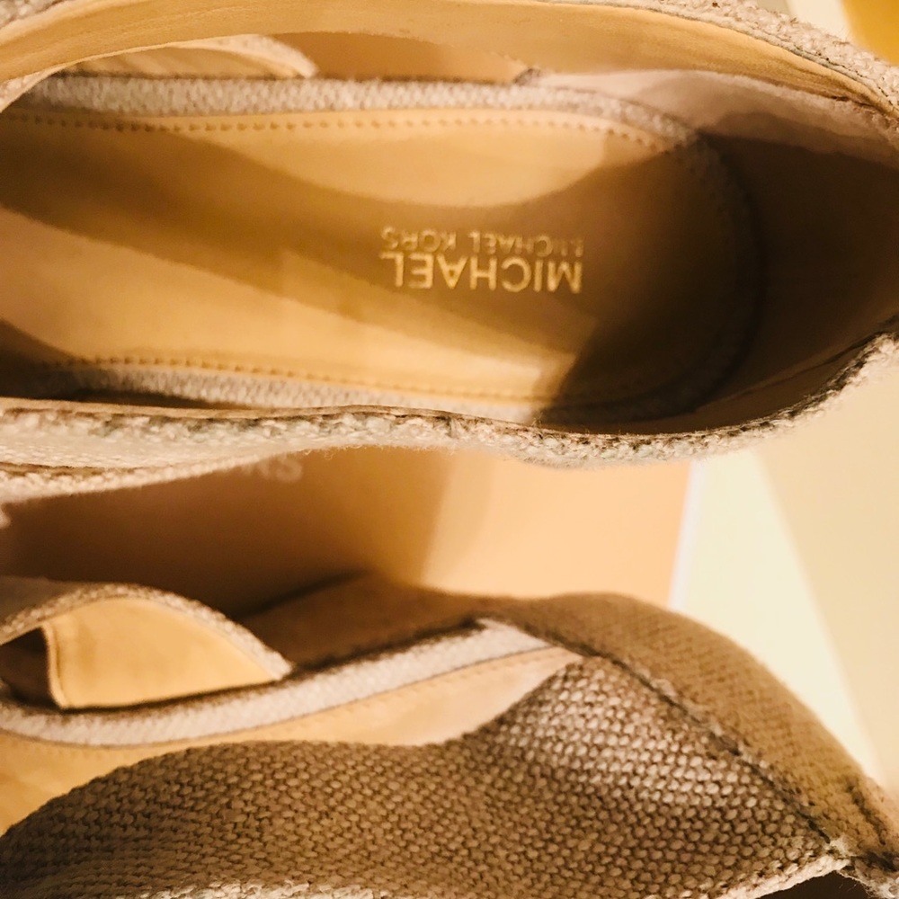 Shoes - Picture 3 of 4